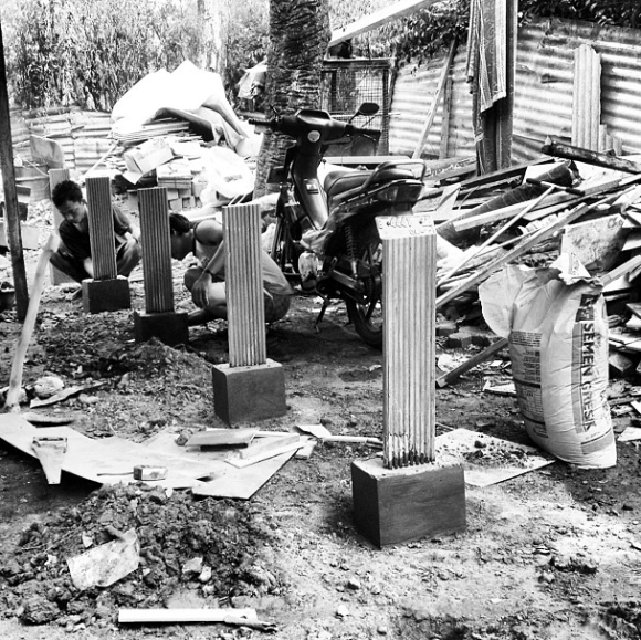 Umpak Kayu yang dicor ke beton