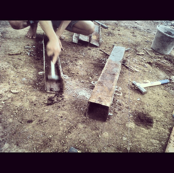 Cetakan mini pile dari pelat besi bekas