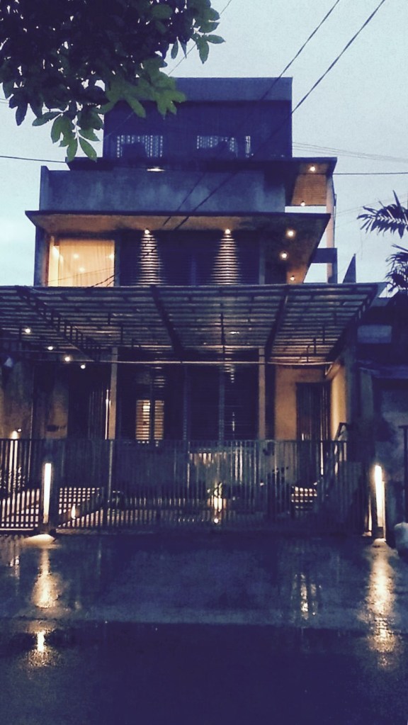 here is new picture of Bare Minimalist, owned by Charles Wiriawan. With new detail joint of polycarbonate using Alumunium to avoid dust and leaking, the roof top of perforated plate detail.