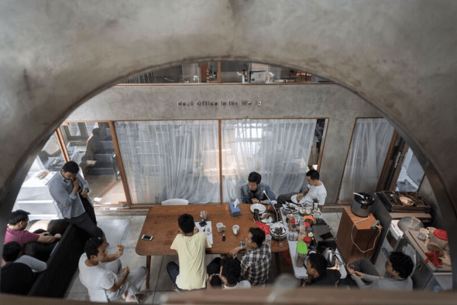 Suasana Diskusi di Studio RAW