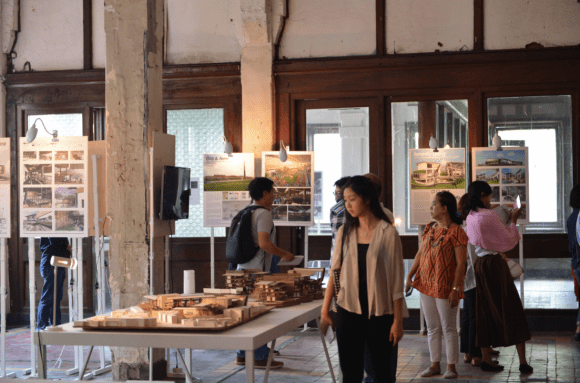 UPH exhibition waktu adalah ruang http://i0.wp.com/www.arsitektur.asia/wp-content/uploads/2015/08/Zona-Tugas-Akhir.jpg
