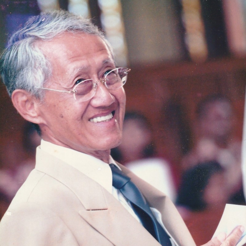 Figur ayah itu juga&nbsp;kontradiktif