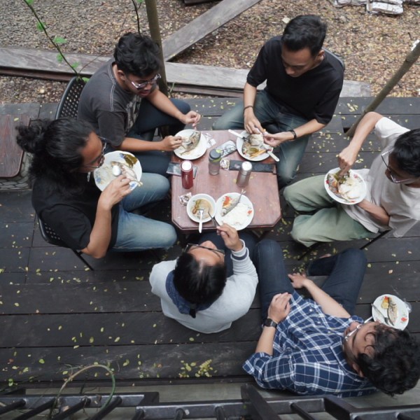 Meja yang Satu&nbsp;Lagi